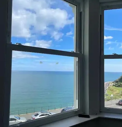 Stunning Sea View 2 Bedroom Flat In Scarborough