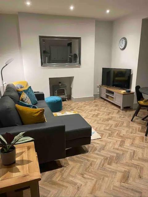 Stunning Sea View 2 Bedroom Flat In Apartment