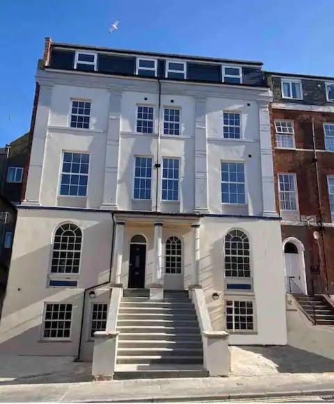 Stunning Sea View 2 Bedroom Flat In Apartment Scarborough