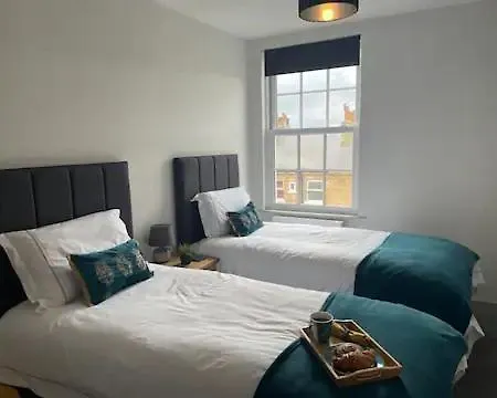 Stunning Sea View 2 Bedroom Flat In Скарборо Экстерьер фото